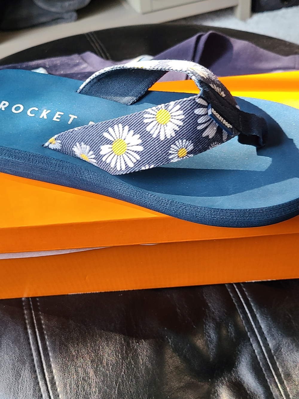 Rocket Dog Navy Blue Daisy Print Flip Flops Size 9